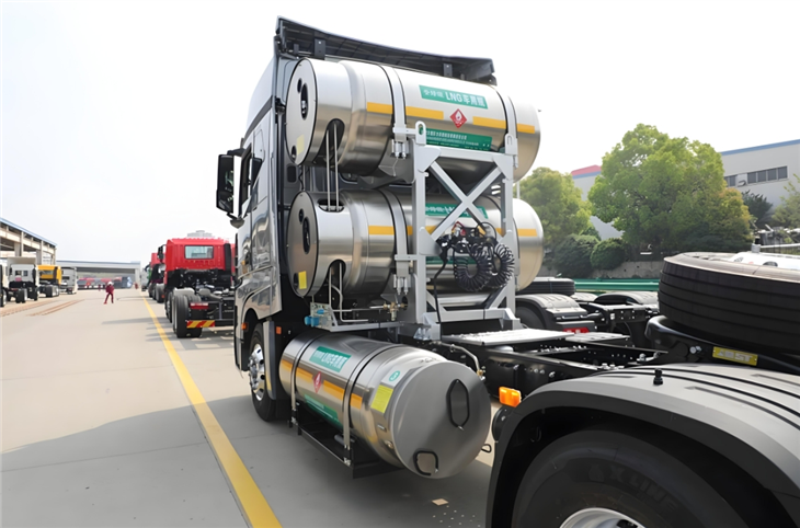 Trailer Truck Head 2024 Hot Sale Heavy Duty Truck SINOTRUCK SINOTRUK Dongfeng 6*4 Camera 10 ACC Automatic LNG Air Suspension